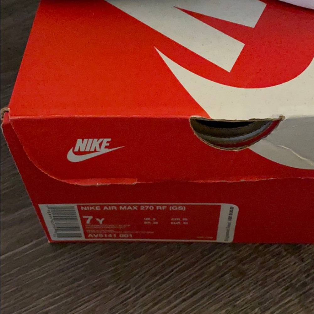 Sneakers - Picture 5 of 6